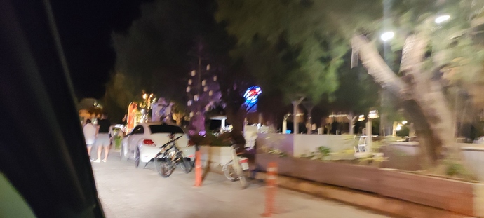 Gece hayatı hakkında ne düşünüyorsunuz gezmek falan?