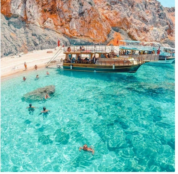 Kişiliğini Türkiye'den bir tatil beldesine benzetecek olsan neresi olurdun?