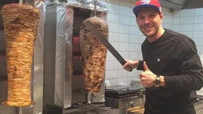 Lukas Podolski mi, Mesut Özil mi? Hangisi daha fazla Evin Oğlu?