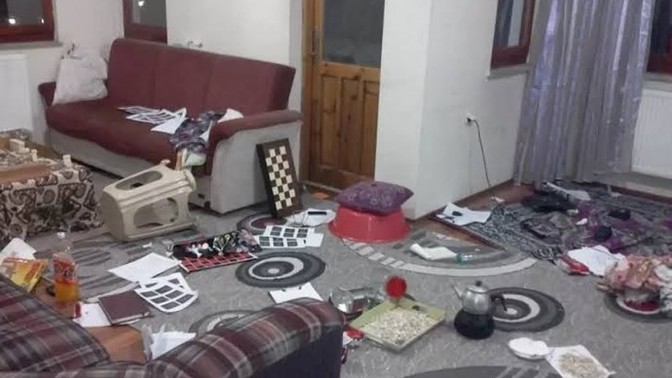 Sen olsan kendinle öğrenci evine çıkar mıydın?