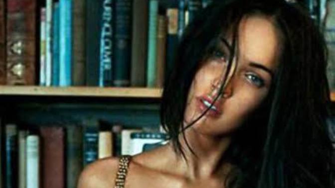 Çok seksi bir kadın kapınızı çalsa hayır diyebilir misiniz?