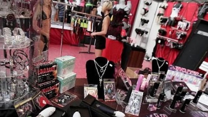 Seks shop'a gitmek sizce utanılacak bir aktivite mi?