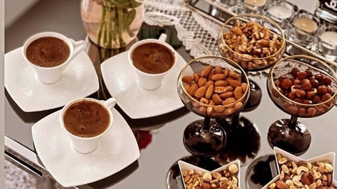 Kahvenin yanında kuruyemiş yenir mi?