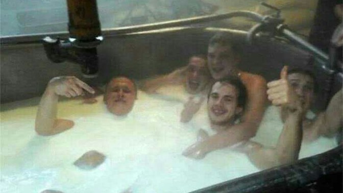 Süt banyosu yapan insanlar görgüsüz müdür?