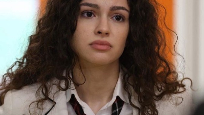 Kıvırcık saçlı kızlar seksi midir şirin mi?