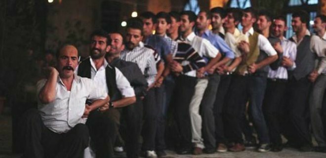 Oynamayı seviyorsun, ne kadar süre düğünlere gitmeden durabilirsin?