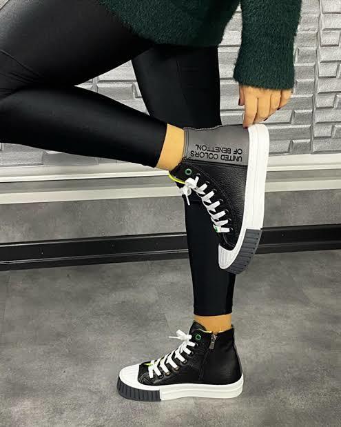 Spor ayakkabı mı yoksa klasik model ayakkabı mı giyersin?