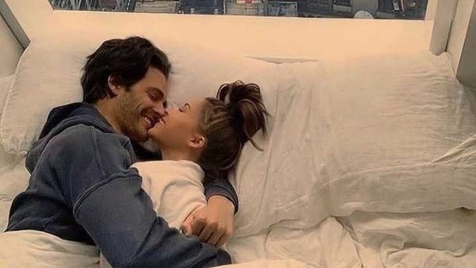 Evliler sürekli sarılıp yatmaktan sıkılmıyor mu?