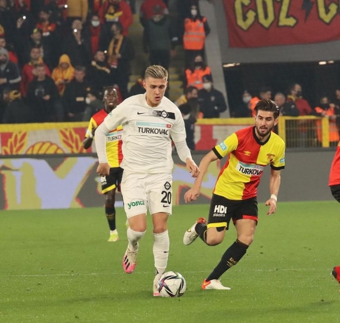 Kazımcan Karataş Galatasarayda! Transferi nasıl buldunuz?