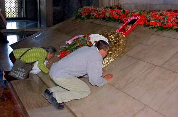 Sizce Anıtkabir yıkılmalı mı?