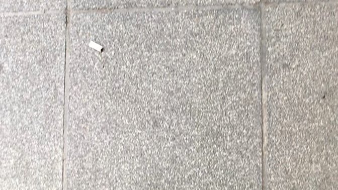 Siz de kaldırımda yürürken çizgilere basmamaya dikkat eder misiniz yoksa normal misiniz?