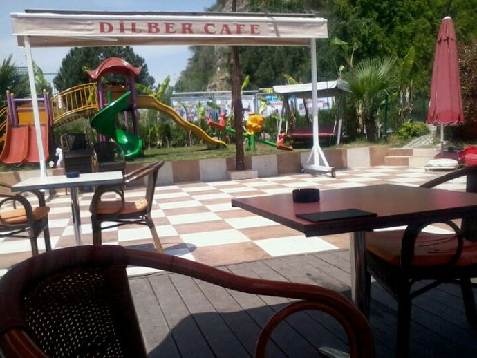 Haftanın son günü kimler ne giydi?