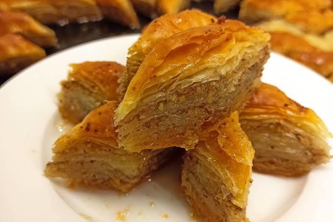 El yapımı baklava mı yoksa hazır baklava mı seversiniz ?
