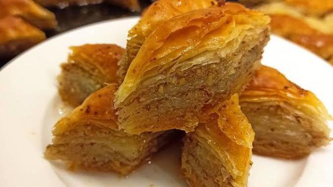 El yapımı baklava mı yoksa hazır baklava mı seversiniz ?