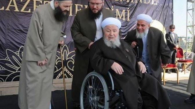 Mahmut Ustaosmanoğlu vefat etti cenazesi büyük ilgi gördü siz ne düşünüyorsunuz?