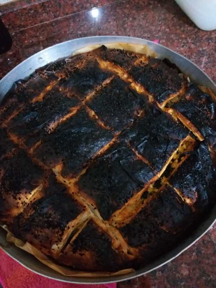 Arkadaşlar Börek yaptım da yanında çay mı iyi olur ayran mı acaba 🤔?