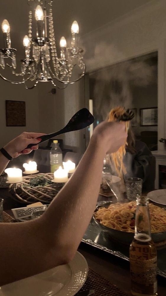 Bu akşam yemeğe kimle çıkıp, ne yemek isterdiniz?