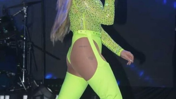 Seksi olmak için illa açık kıyafet mi giymek lazım?