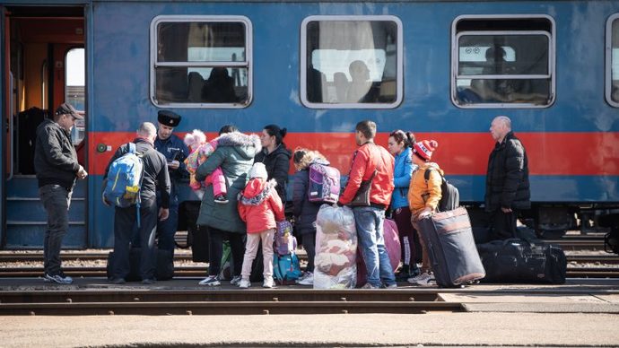Almanyaya göcen 850 bin ukraynalinin cogu geri dönmüs savasa ragmen bide bizim Türkoalra bakin savas olmadigi halde kacarlar niye?