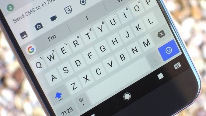 Telefon klavyenize seni seviyorum yazıp devam ettirir misiniz?