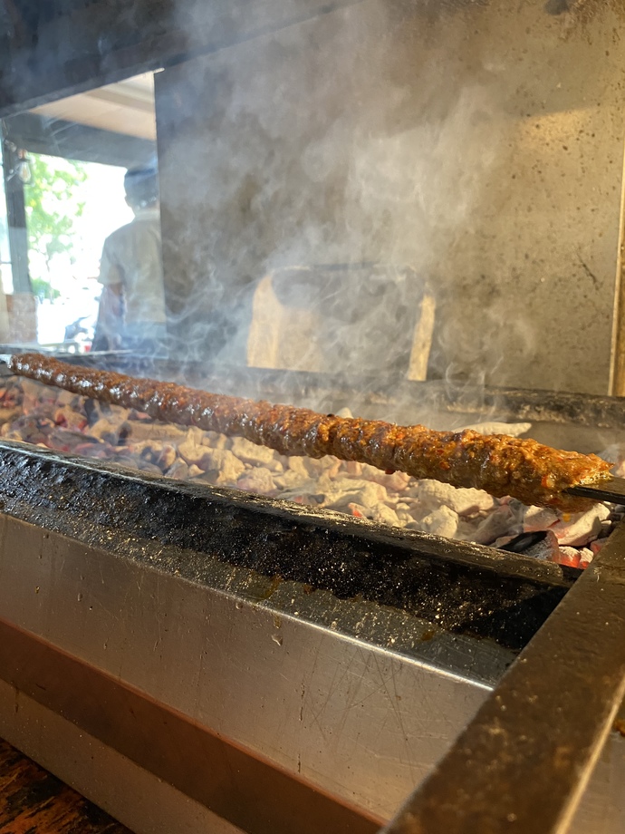 Araba kullanmasını bilmeyen ve mangal yapmasını bilmeyen bı erkek beceriksiz mıdır sizce?