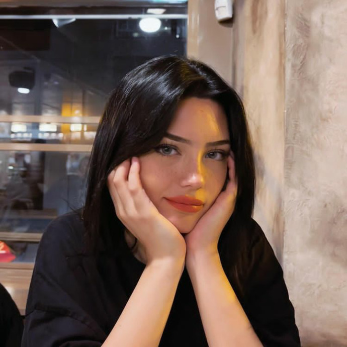 Bu kız çok güzel değil mi sizce de?