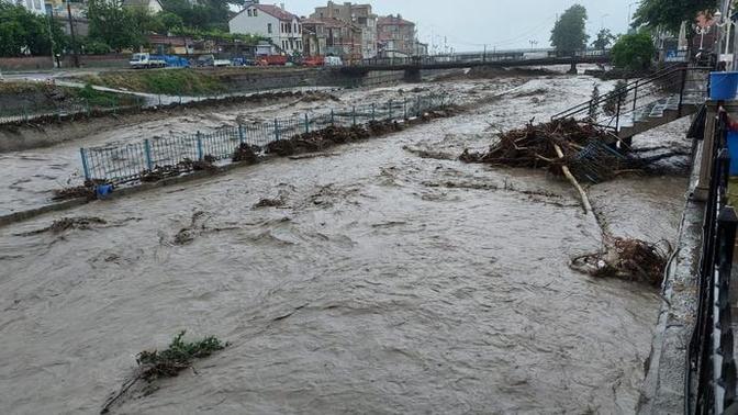 Batı Karadeniz yine sele teslim. Yaşadığınız şehirde hava nasıl?