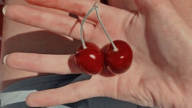 Kirazı çatalla yiyorum diye herkes garip garip bakıyor, ne var bunda?