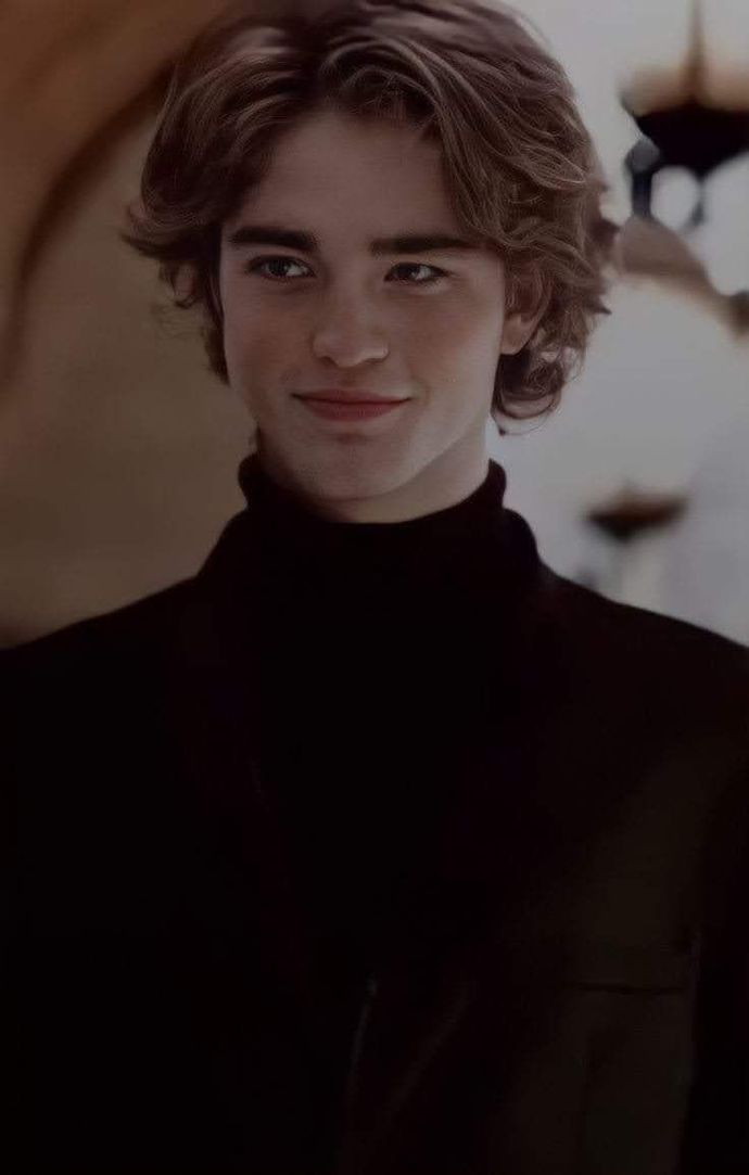 Bilimsel olarak yaşayan en yakışıklı erkek Robert Pattinson'mış, bilime katılıyor musunuz, sizce kim?