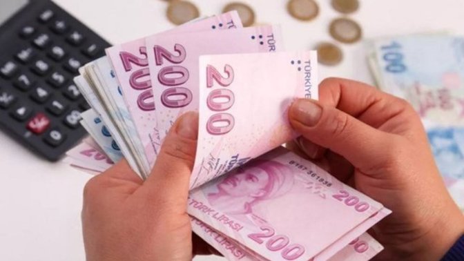 Mevcut ekonomik krizde sizce şirketler yıl içinde kaç kere çalışanlarının maaşına zam yapmalı?