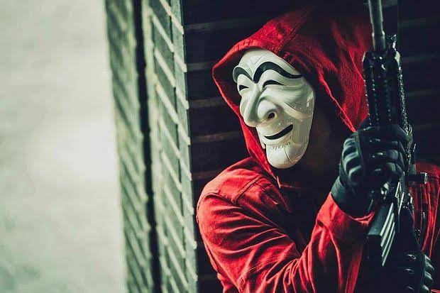 La Casa De Papel: Kore uyarlamasını izleyenleriniz oldu mu? Sizce de fazla kopya değil mi?
