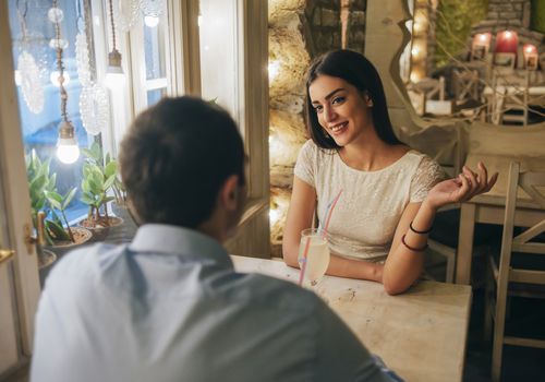 Flört döneminden sevgililik dönemine geçişin hızlı olması sorun yaratır mı?
