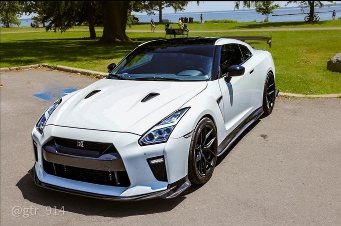Nissan GT-R35e yakışan renk hangisi ?