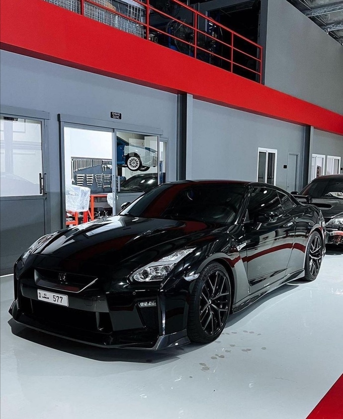 Nissan GT-R35e yakışan renk hangisi ?