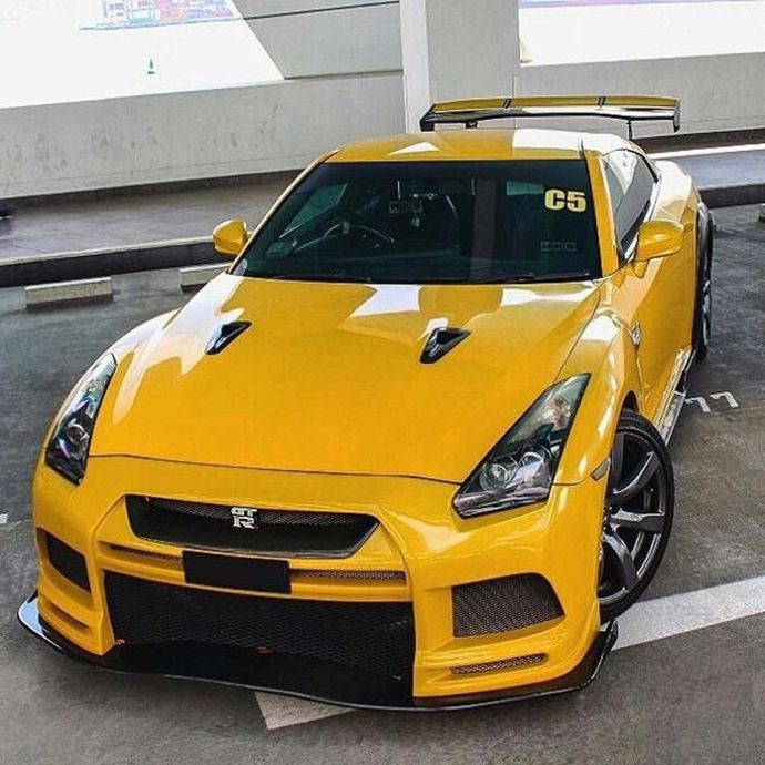 Nissan GT-R35e yakışan renk hangisi ?