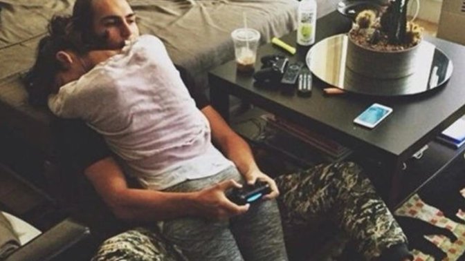 Oyunkolik bir sevgiliye tahammül edebilir misiniz?