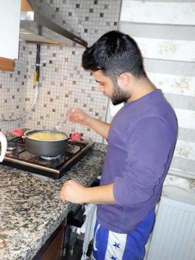 Yemek yapan erkek ilişkilerin aranılan adamı mıdır?
