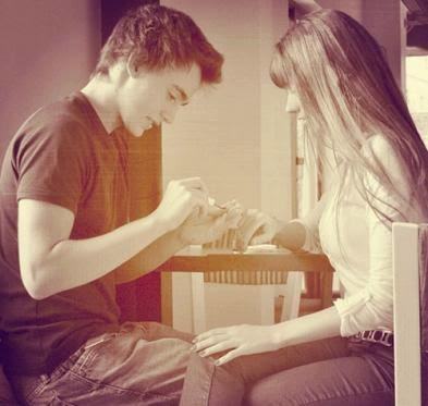 Hiç sevgilinize oje sürdünüz mü?