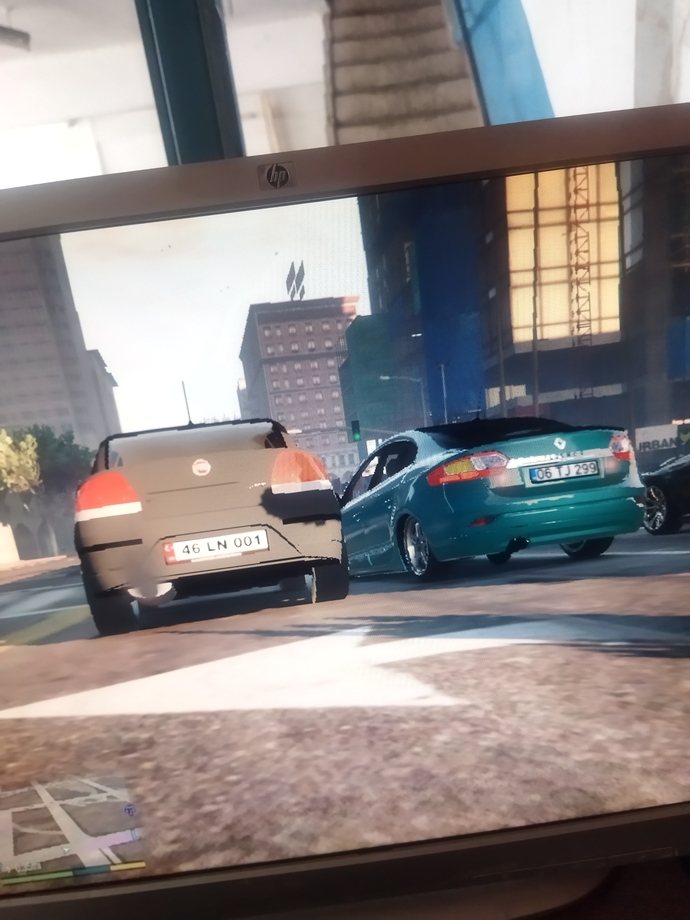 GTA 5 Onlinede serbest moddayız, Buğra ile yarış yapacağız. Hangi araba daha iyi, hangisi geçer?