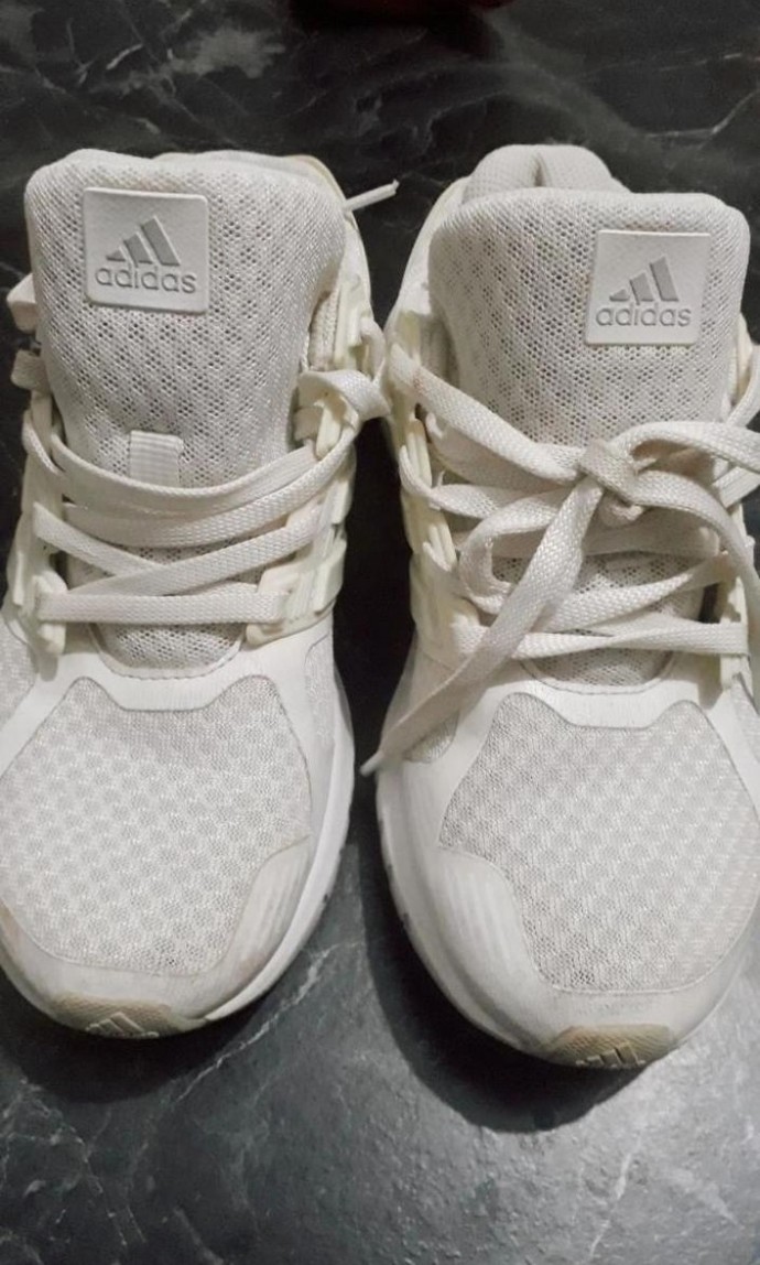 Orijinal Adidas ayakkabımı satmayı düşünüyorum, 350 TL çok mu olur bu ayakkabıya?