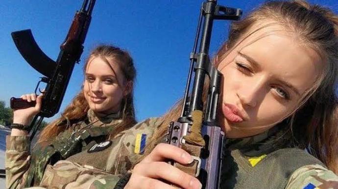 Ukraynalı kadınlar orduya destek olmak için çıplak fotoğraflarını sattı, ne düşünüyorsunuz?
