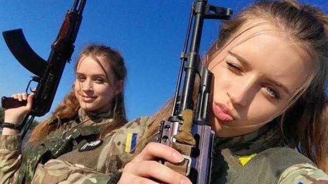 Ukraynalı kadınlar orduya destek olmak için çıplak fotoğraflarını sattı, ne düşünüyorsunuz?