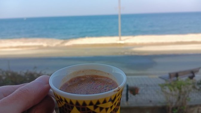 Sabah uyanır uyanmaz içilen kahve zararlı mıdır?