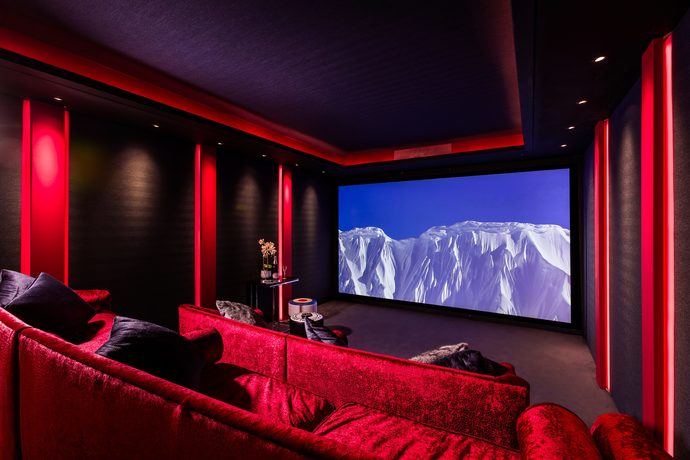 Hangisi daha eğlenceli? Açık hava sineması mı, normal sinema mı?