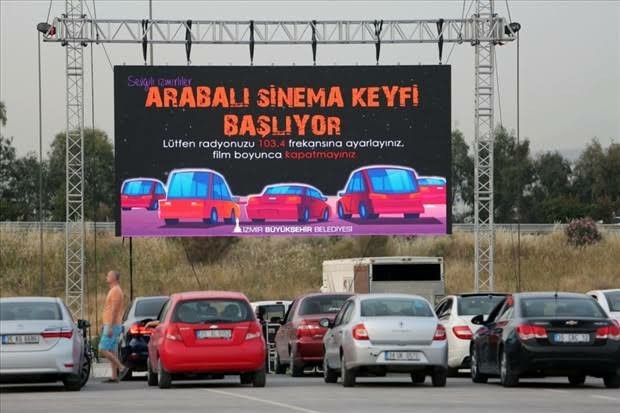 Hangisi daha eğlenceli? Açık hava sineması mı, normal sinema mı?
