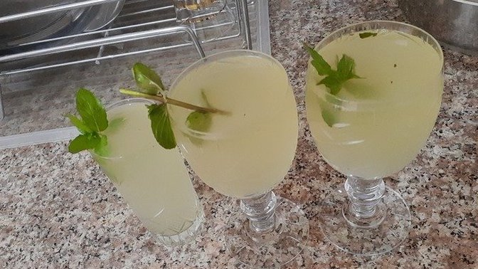 Naneli limonata yaptım. Yazın serinlemek için senin içecek tercihin ne oluyor?