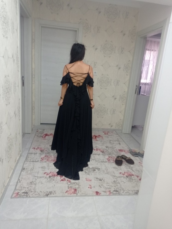Evde olacak nişanım için bu elbise abartı mı olur?