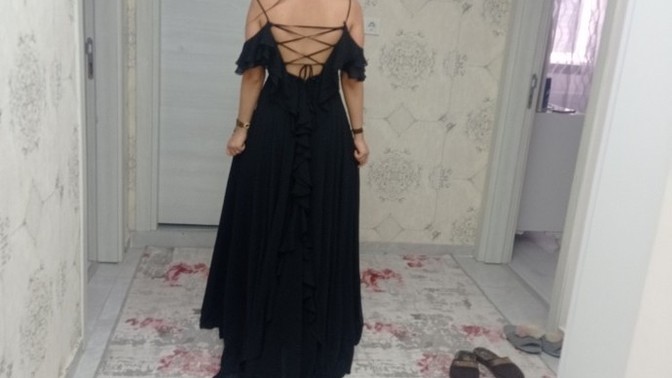 Evde olacak nişanım için bu elbise abartı mı olur?