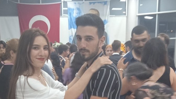 Yabancı bir düğünde dans ettik. Kuzenimle yaptığımız delilik nasıl ama 😏😅?