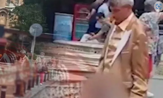 Fatihte sokak ortasına tuvaletini yaptı! En son ne zaman Fatihe gittiniz?